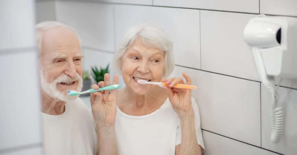 Cuidar la salud bucal en la tercera edad