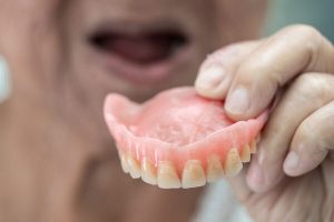 Prótesis dentales flexibles